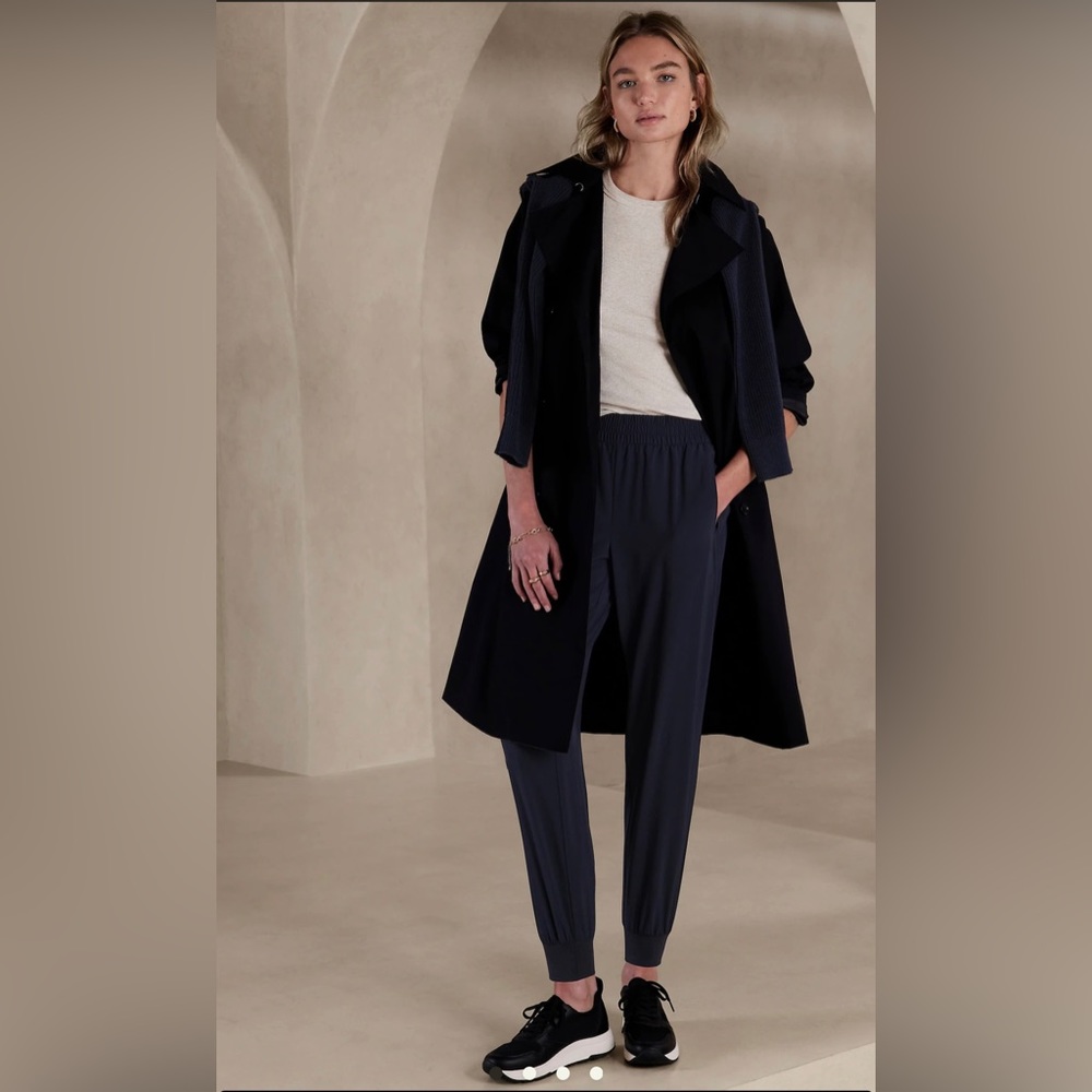 Banana Republic air stretch jogger-NWT XS navy